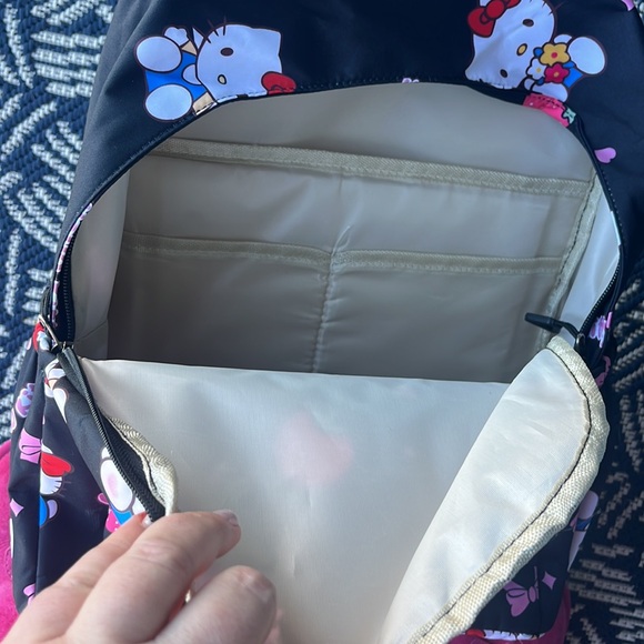 Hello kitty backpack - Picture 3 of 3